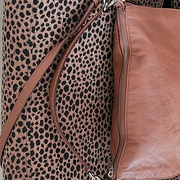 Coach pebbled leather turn lock hobo. Style #36762 - Picture 2 of 16